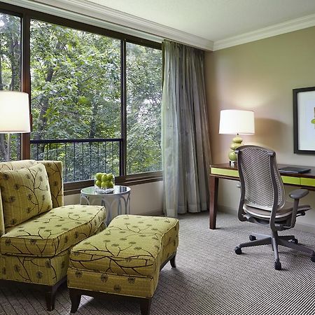 Hilton Westchester 라이브룩 외부 사진