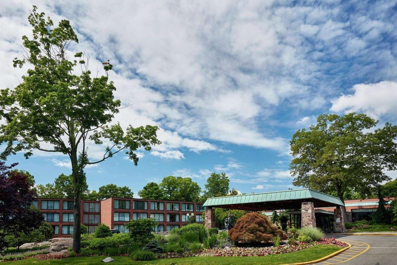 Hilton Westchester 라이브룩 외부 사진