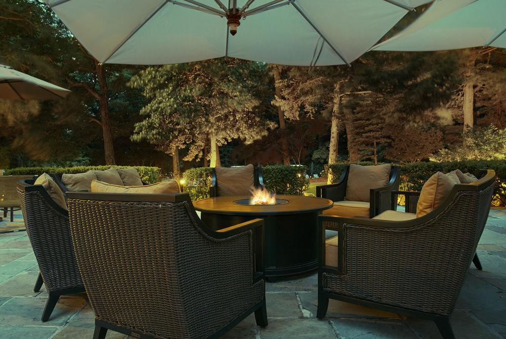 Hilton Westchester 라이브룩 외부 사진