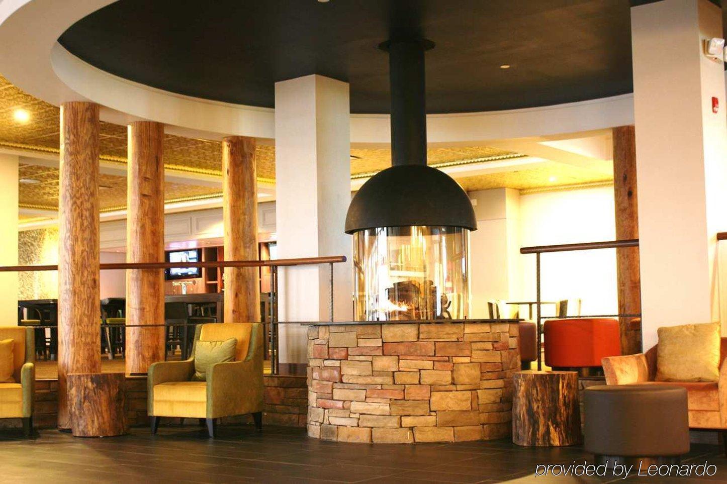 Hilton Westchester 라이브룩 내부 사진