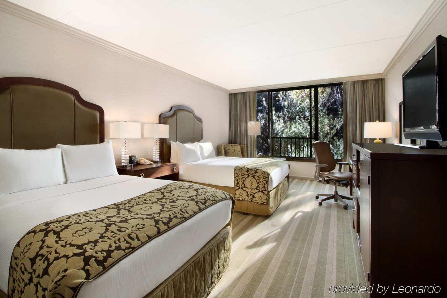 Hilton Westchester 라이브룩 외부 사진