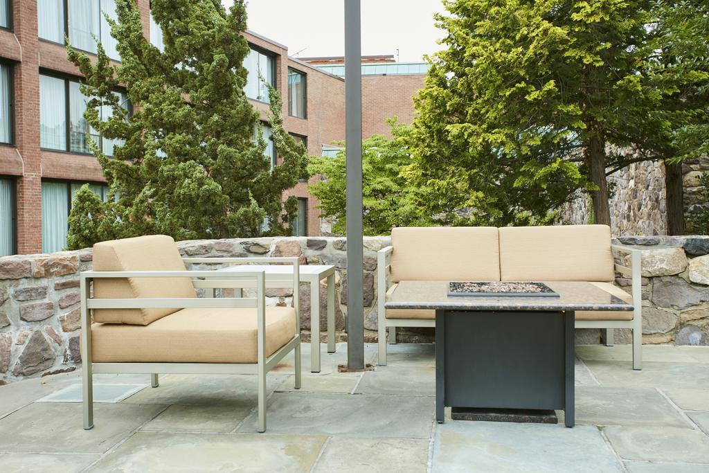 Hilton Westchester 라이브룩 외부 사진