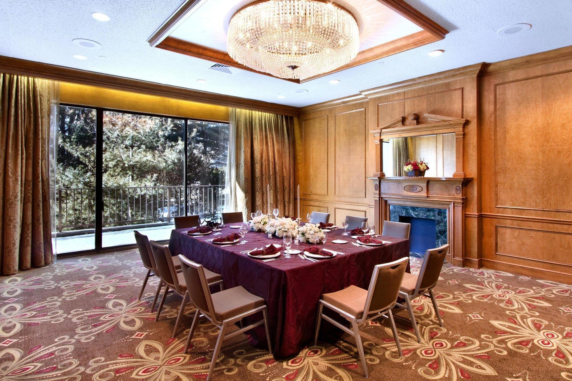 Hilton Westchester 라이브룩 외부 사진