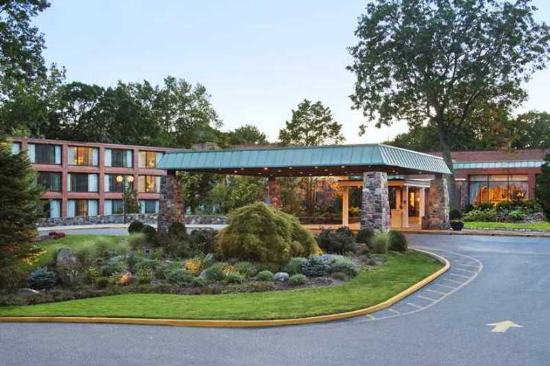 Hilton Westchester 라이브룩 외부 사진