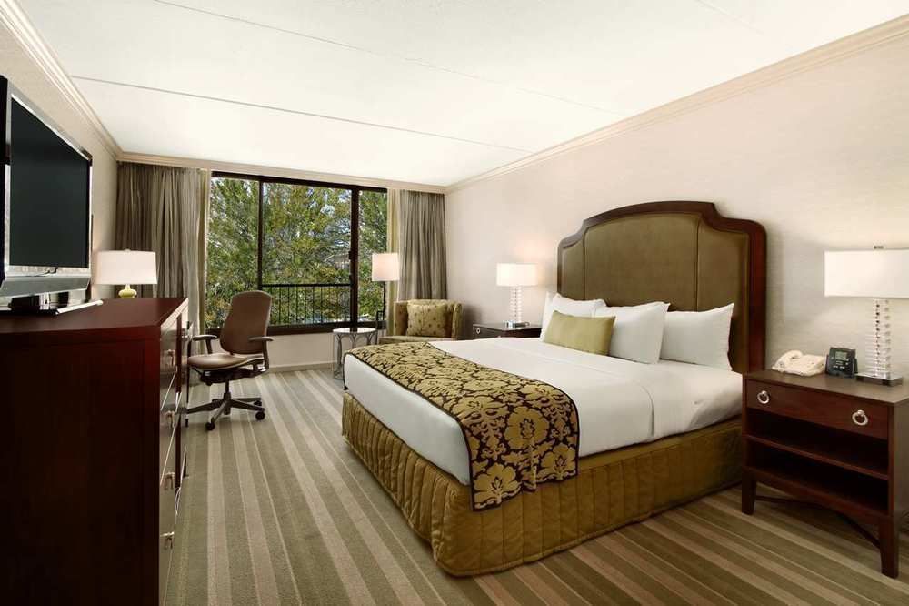 Hilton Westchester 라이브룩 외부 사진