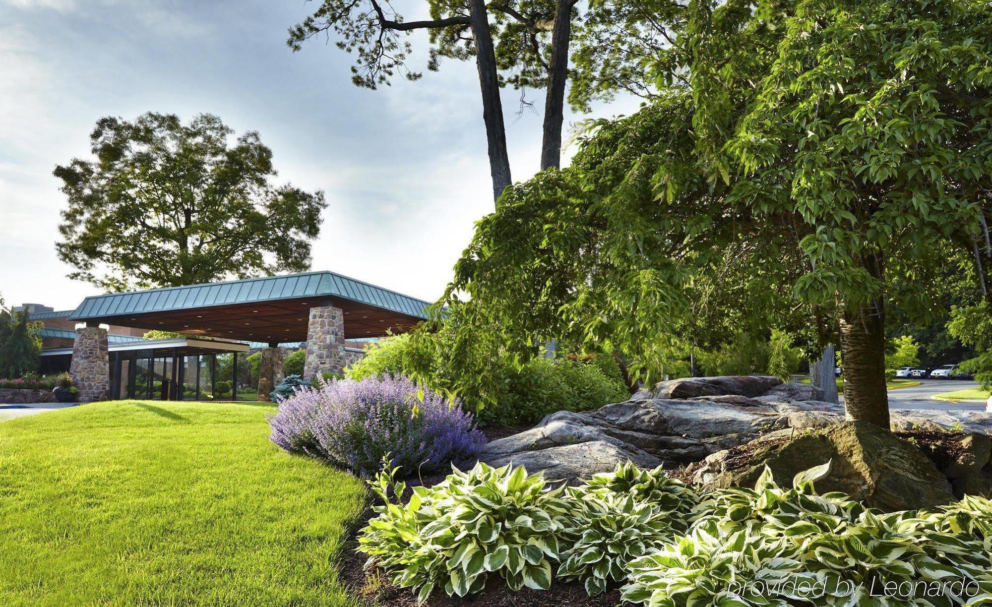 Hilton Westchester 라이브룩 외부 사진