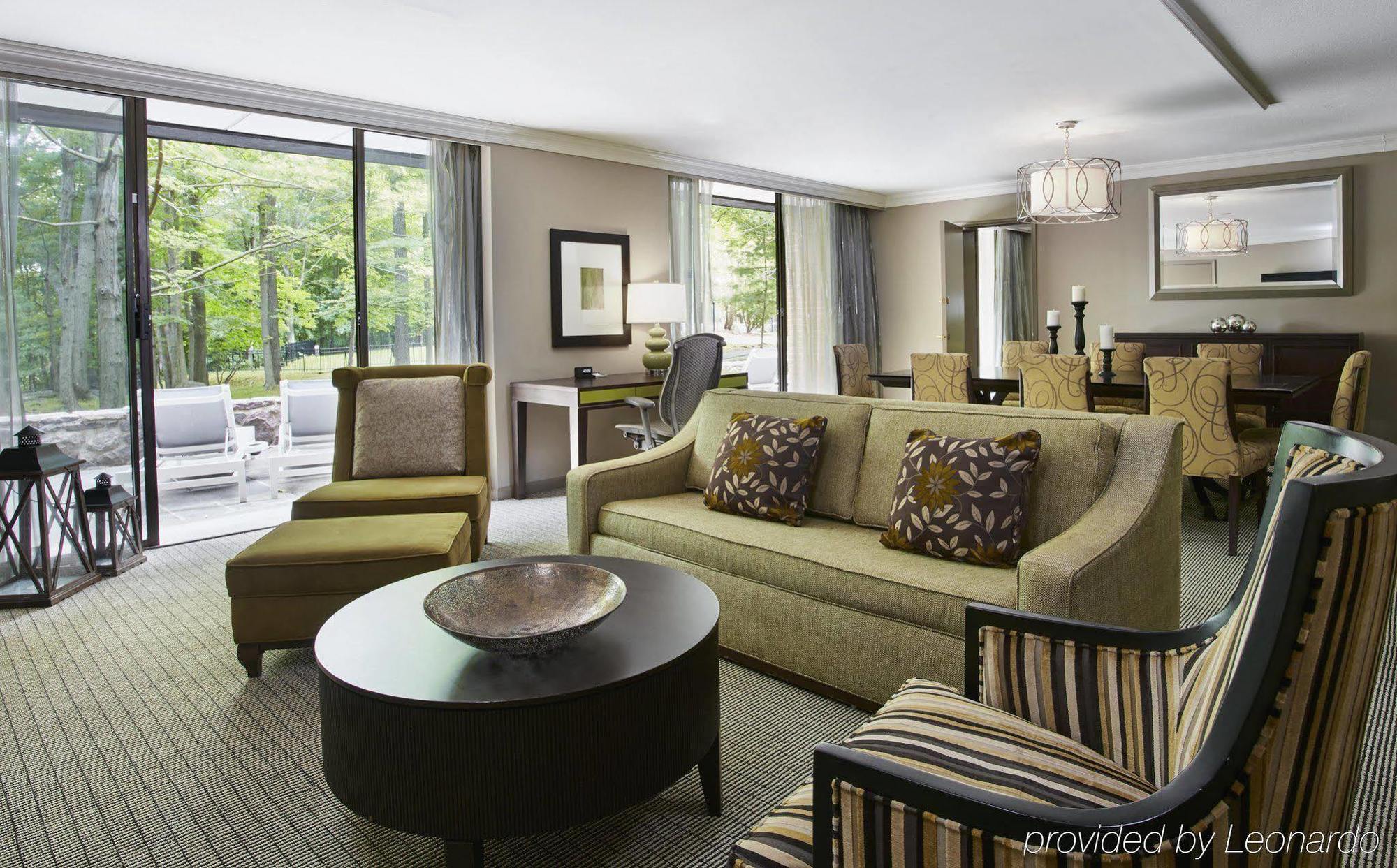 Hilton Westchester 라이브룩 외부 사진