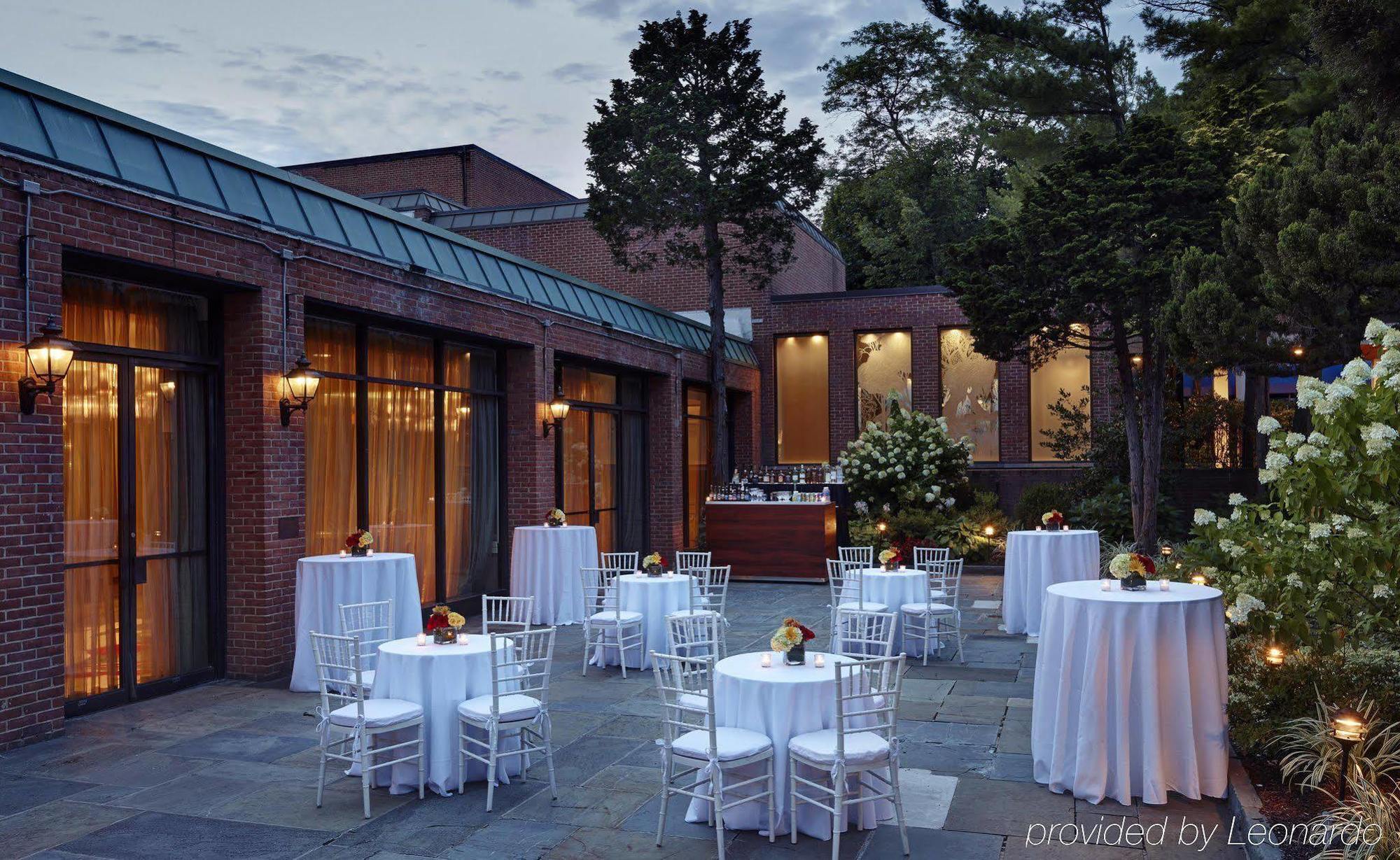 Hilton Westchester 라이브룩 외부 사진