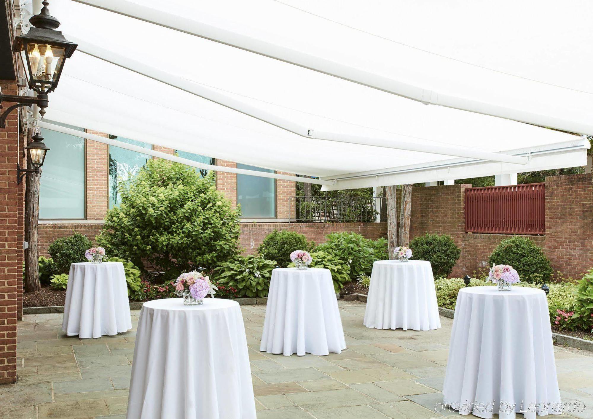Hilton Westchester 라이브룩 외부 사진