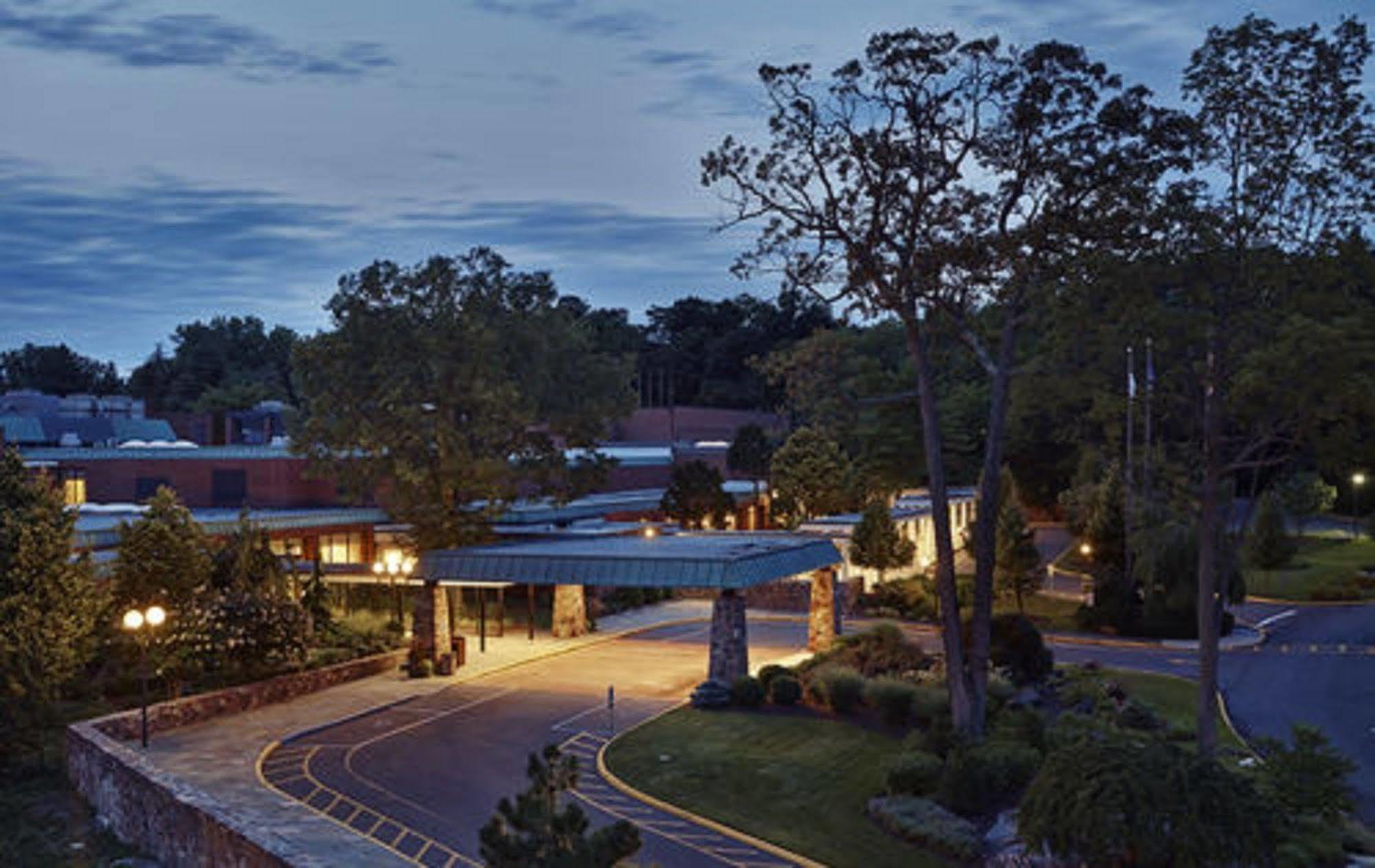 Hilton Westchester 라이브룩 외부 사진