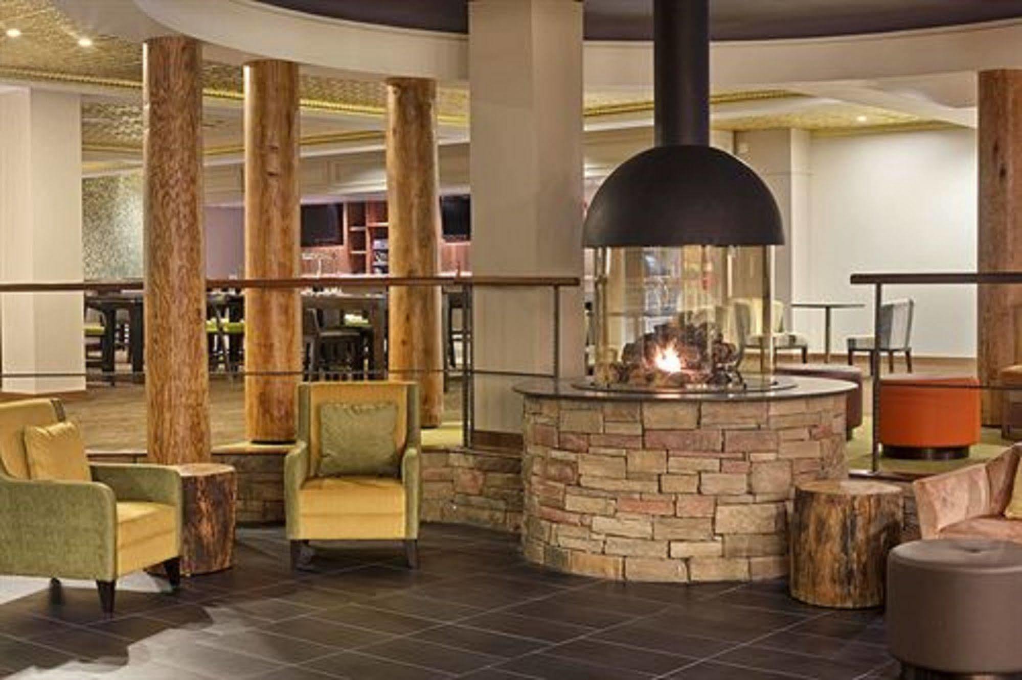 Hilton Westchester 라이브룩 외부 사진