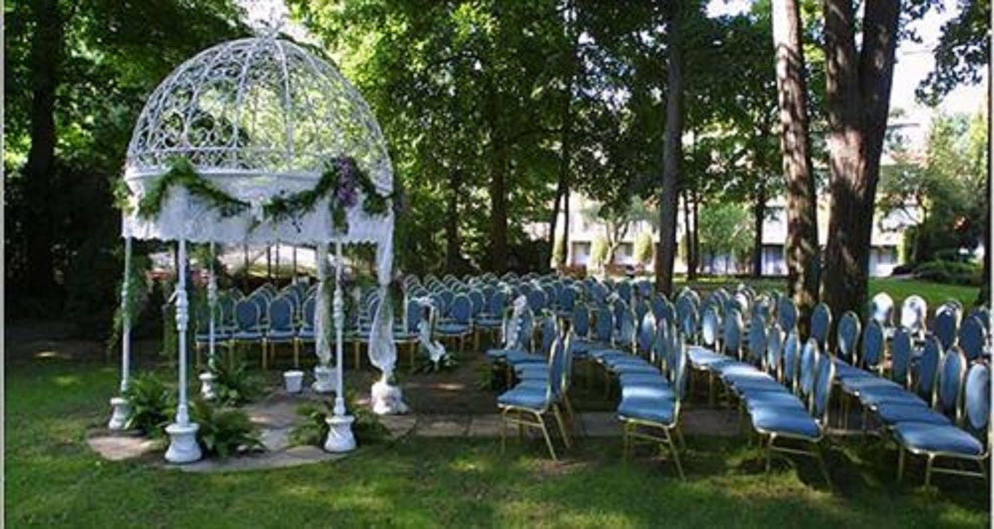 Hilton Westchester 라이브룩 외부 사진