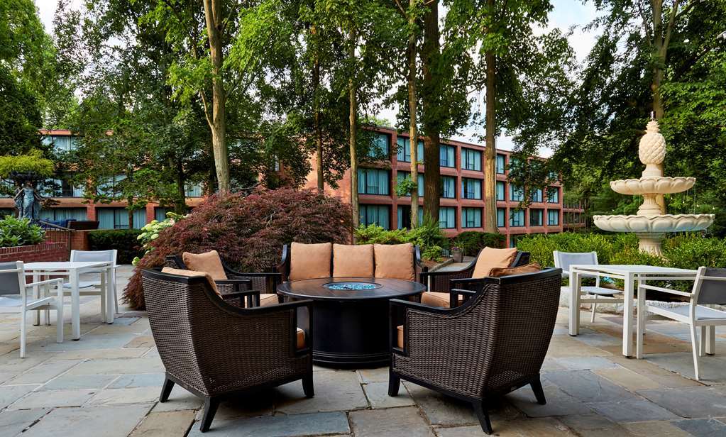 Hilton Westchester 라이브룩 외부 사진