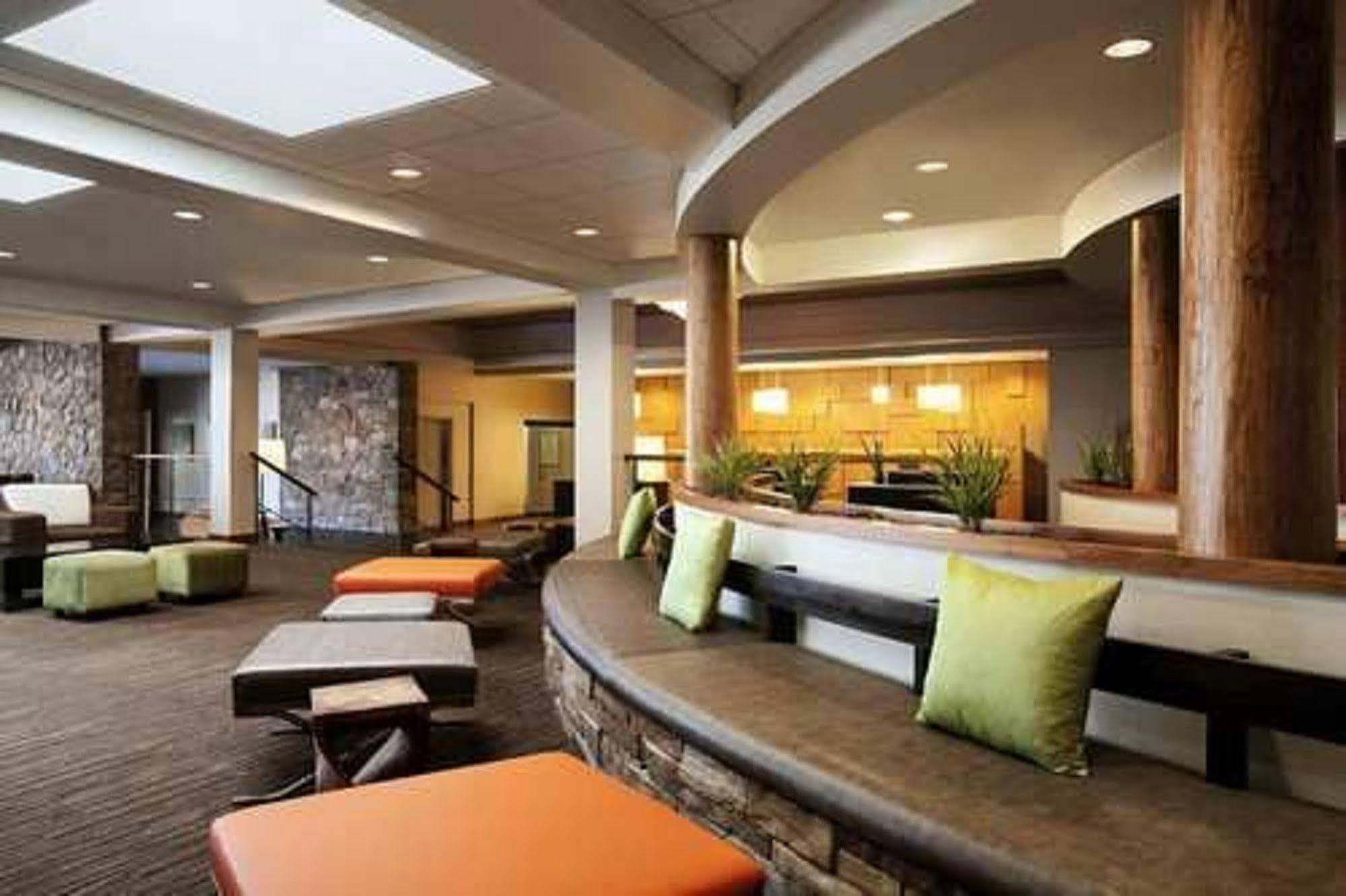 Hilton Westchester 라이브룩 외부 사진