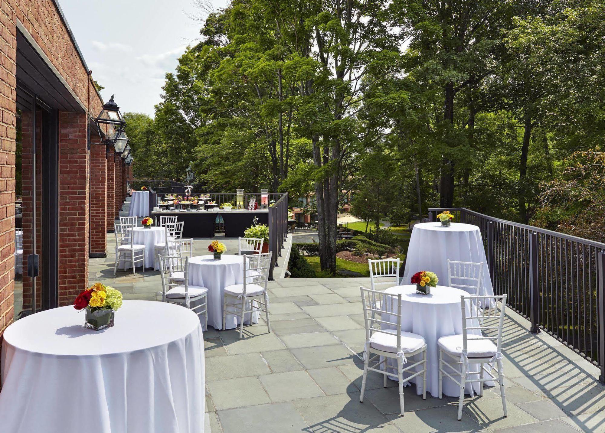 Hilton Westchester 라이브룩 외부 사진