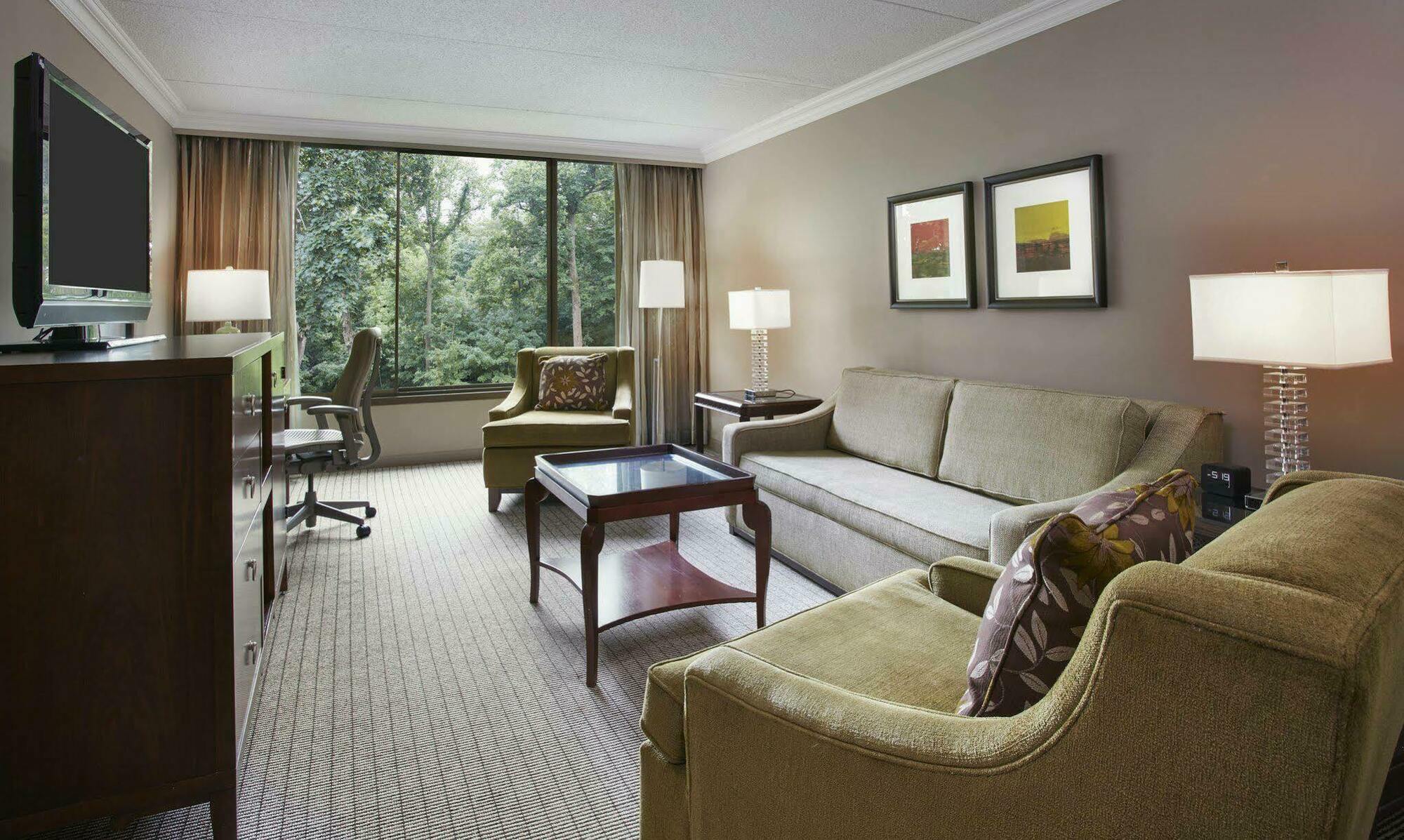 Hilton Westchester 라이브룩 외부 사진