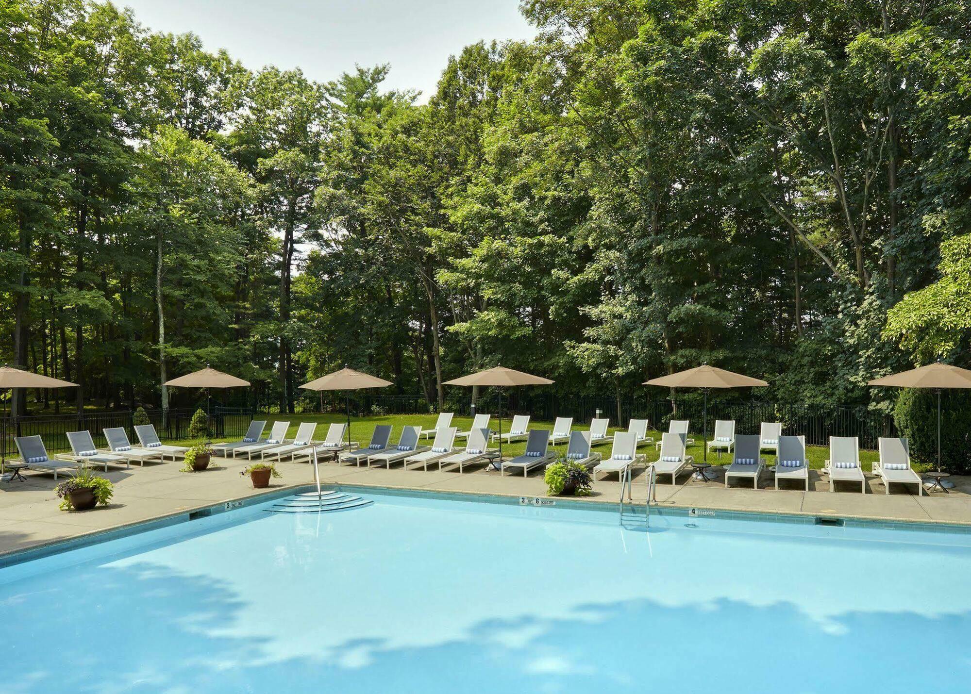 Hilton Westchester 라이브룩 외부 사진