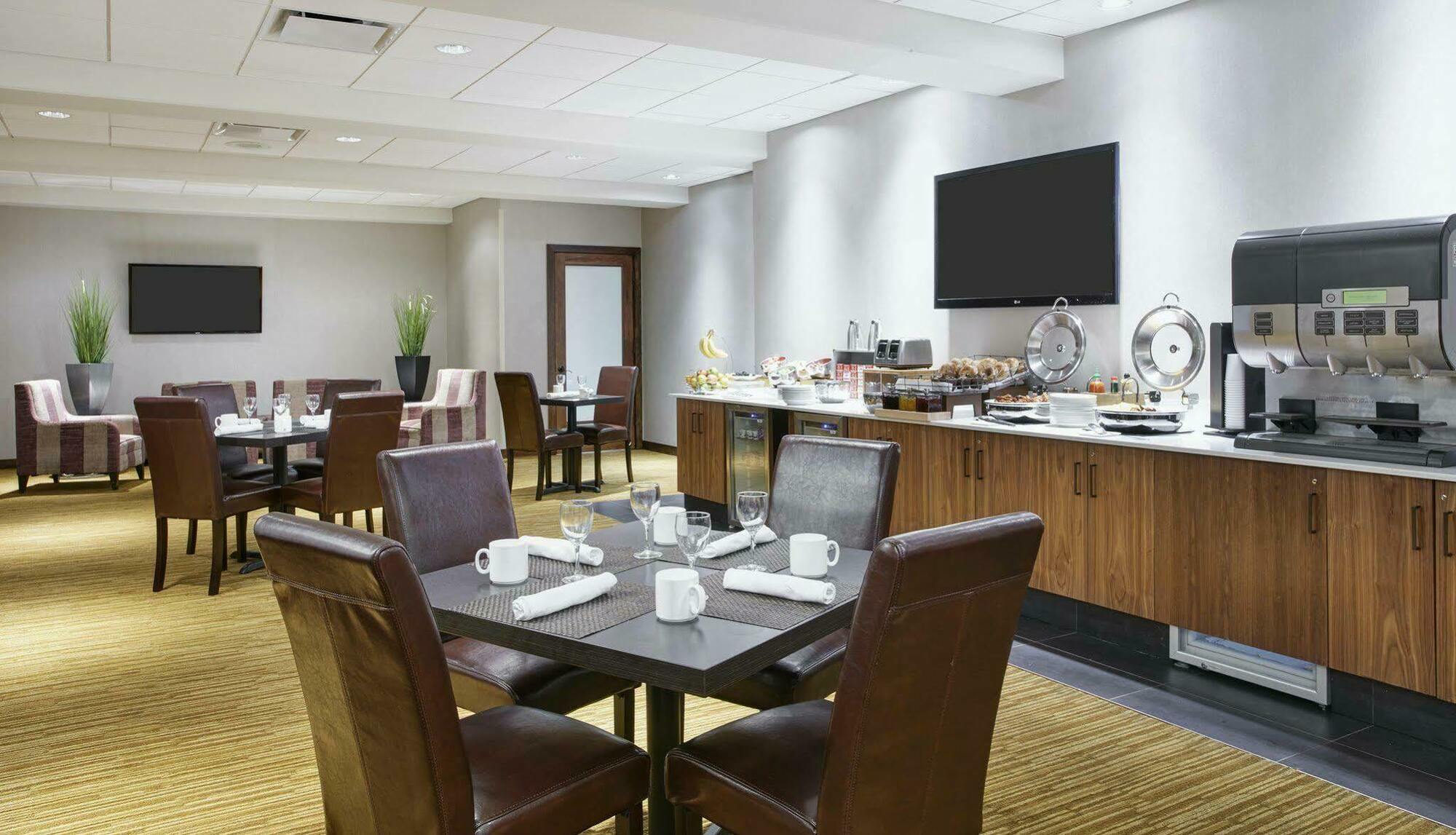 Hilton Westchester 라이브룩 외부 사진