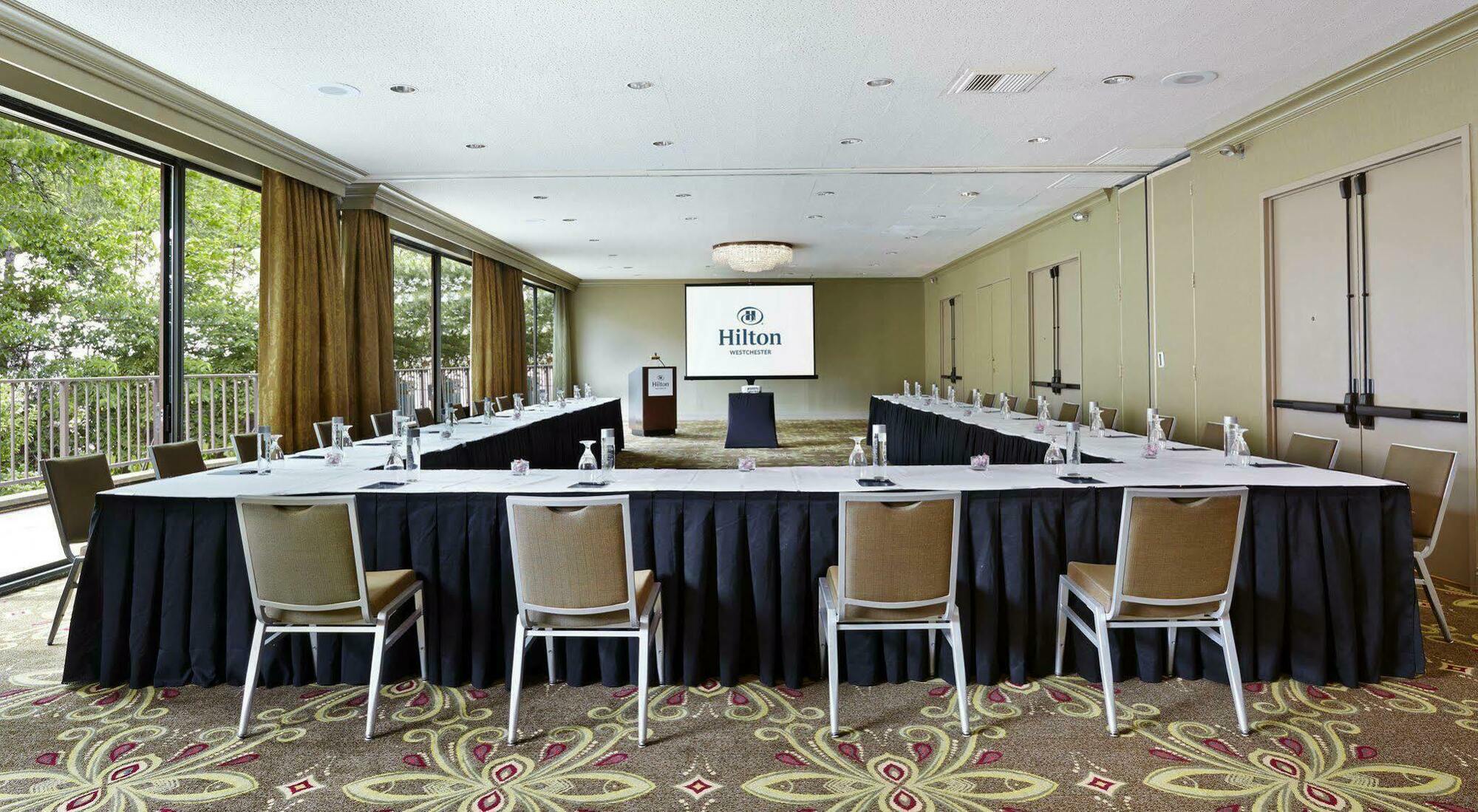 Hilton Westchester 라이브룩 외부 사진